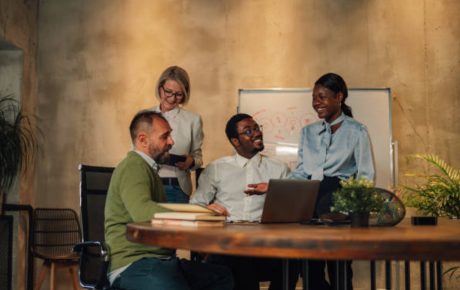 How to Mediate Conflicts Between Long-Standing and New Employees